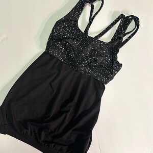 Lululemon Women Sports Top Size Small *NEW*